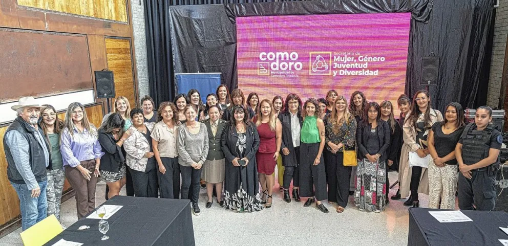 Con una importante mesa de diálogo, comenzaron  las actividades por el Mes de la Mujer Trabajadora