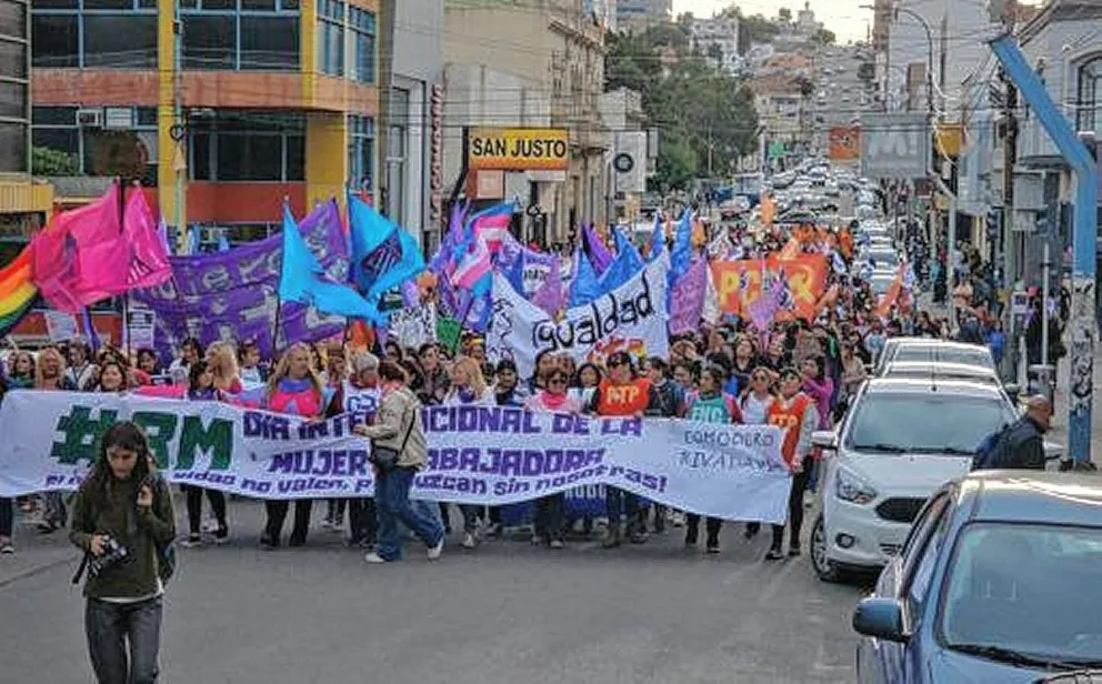 Manifestación de mujeres “contra el hambre y las políticas de ajuste”