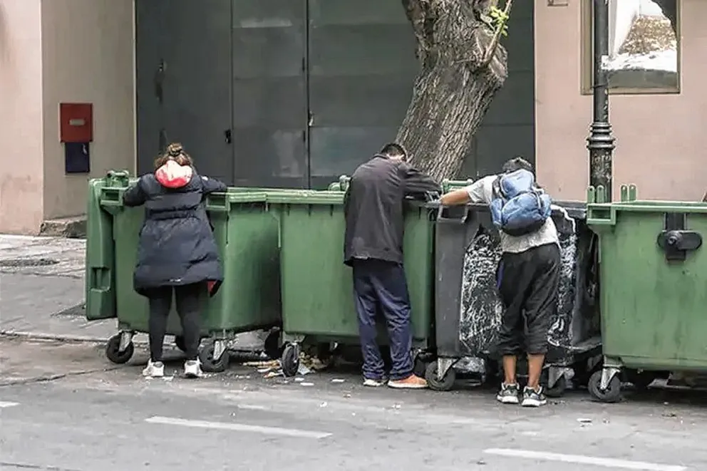Preso por hurtar mercadería desechada de un supermercado de zona norte