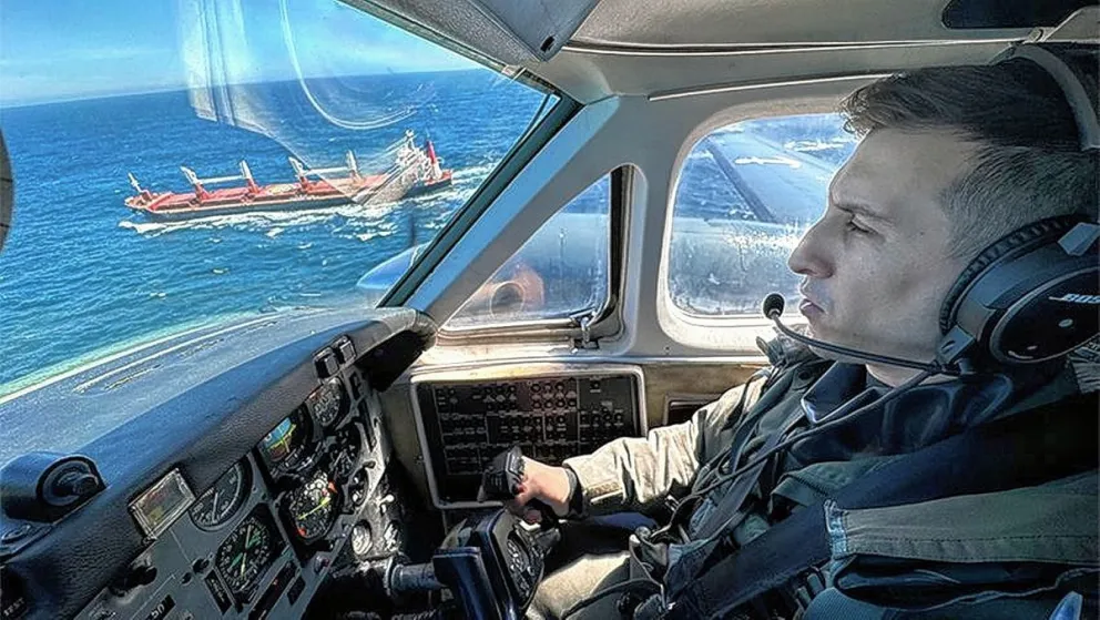 La Armada controla la flota pesquera china protegida en el Golfo San Jorge