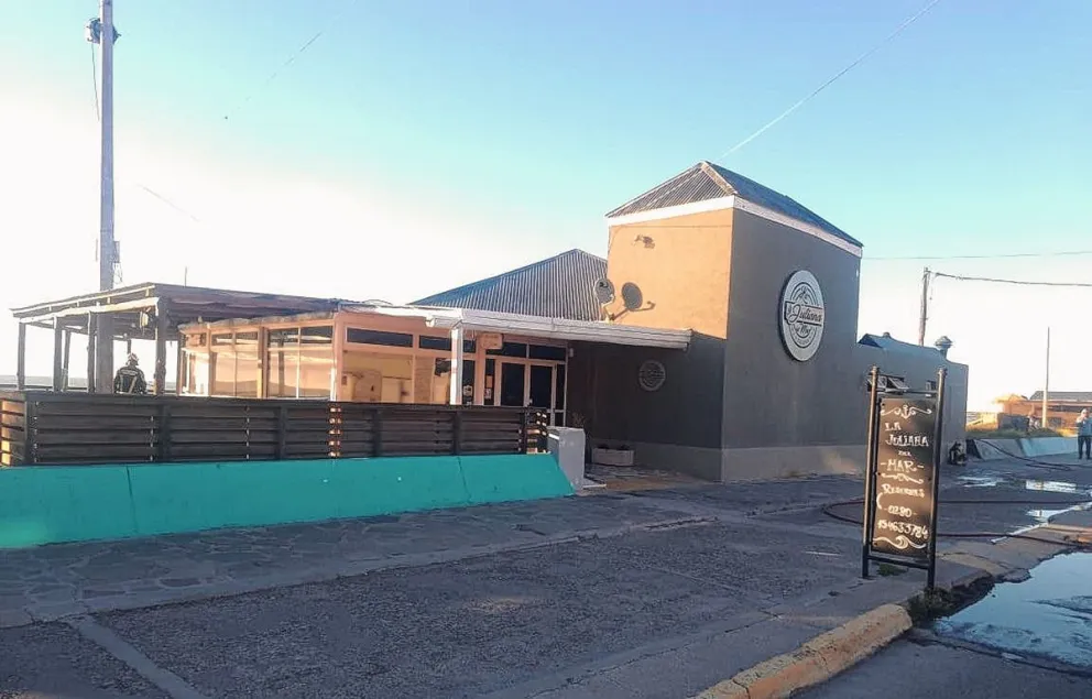Principio de incendio provocó daños en un restaurante de playa Unión