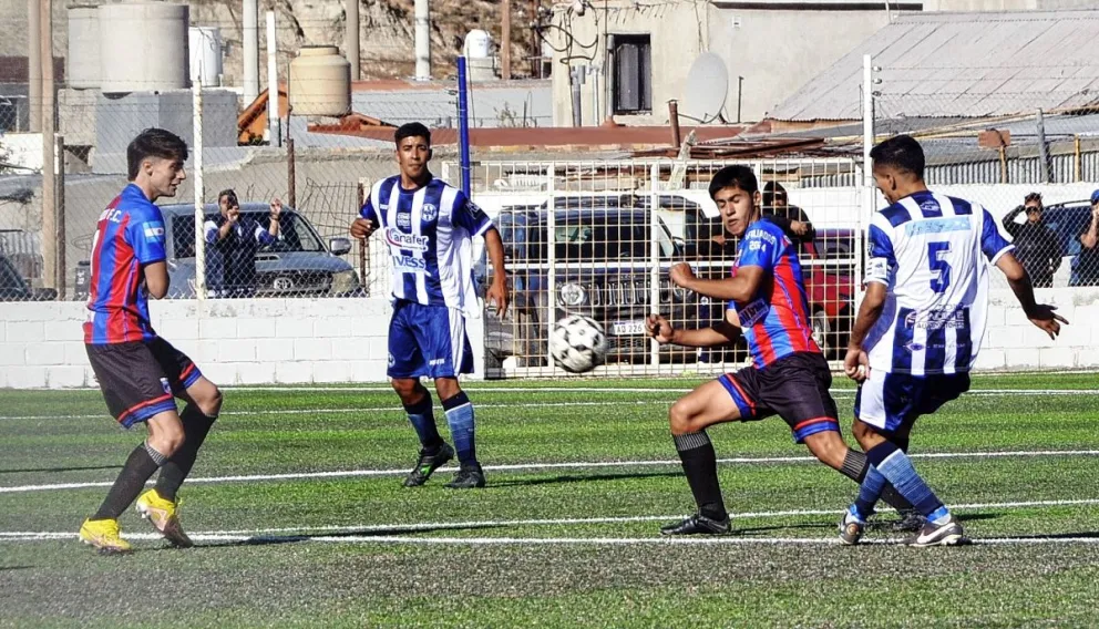 El 0-3 ante Ferro no opacó el histórico debut de Comodoro FC