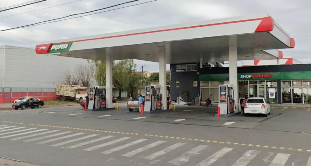 Asesinaron a balazos a un playero en Rosario y dejaron una nota: "Vamos a matar más inocentes por año"