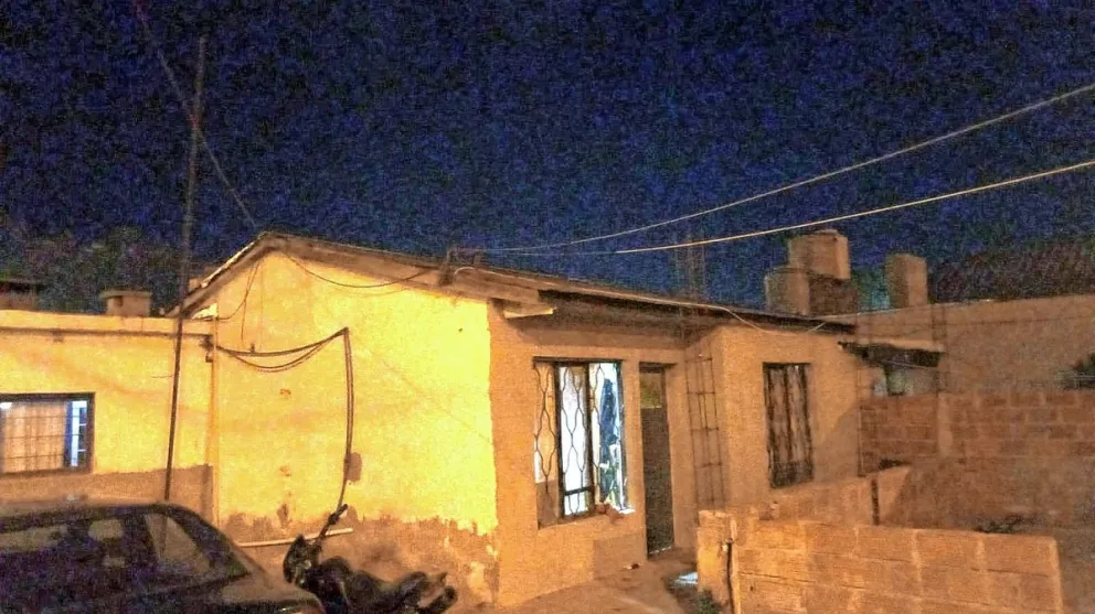 En Standard sur de Km. 8 ordenan desalojar propiedad con una veintena de personas, entre ellas varios menores de edad