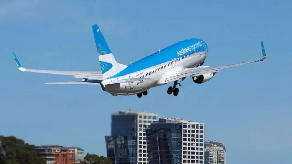 Aerolíneas Argentinas comienza a cobrar equipaje en los vuelos nacionales