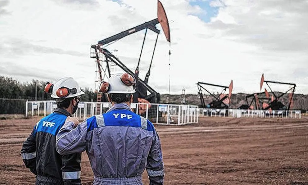 Jubilaciones, retiro voluntario y “salarios domiciliarios” por entrega de áreas de YPF