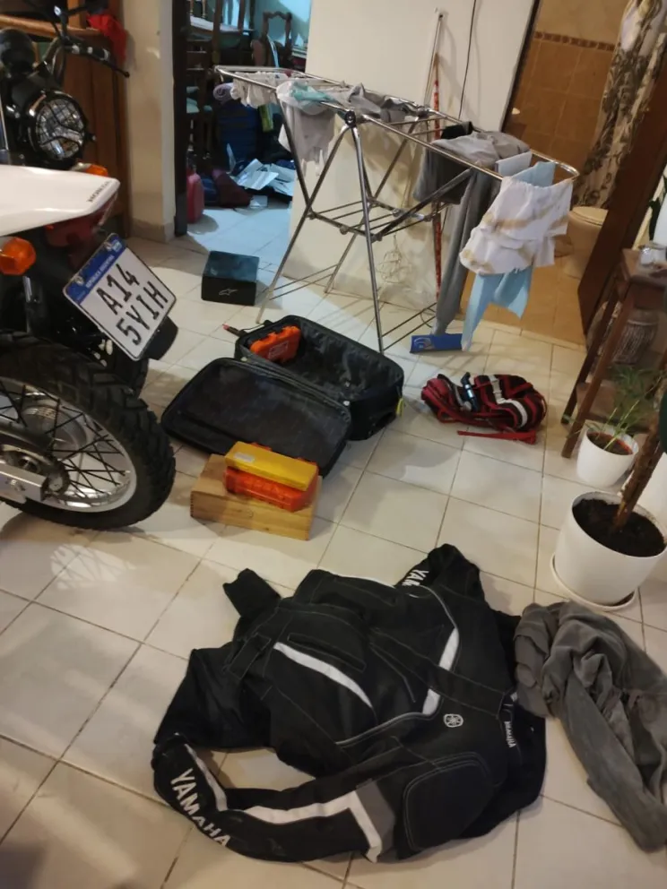 Una ladrona atacó con un martillo a una mujer que la atrapó en el interior de su casa