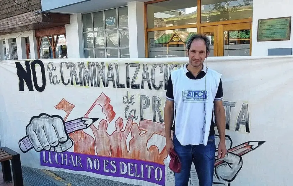 Finalmente, la jueza Breckle dispuso que el secretario general de ATECh sea sometido a juicio oral y público
