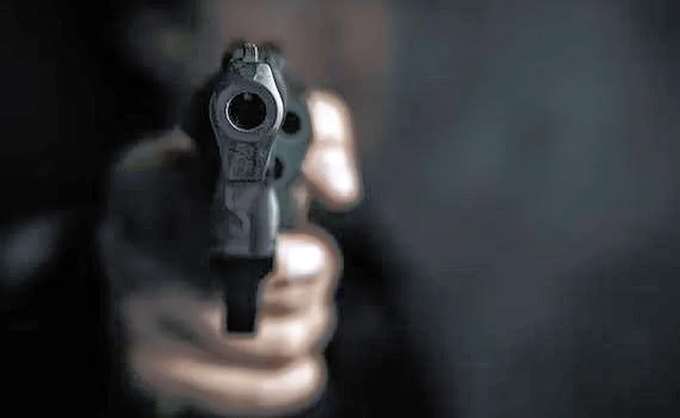 Le allanaron la casa al hombre acusado de amenazar con un arma a una estudiante y lo detuvieron