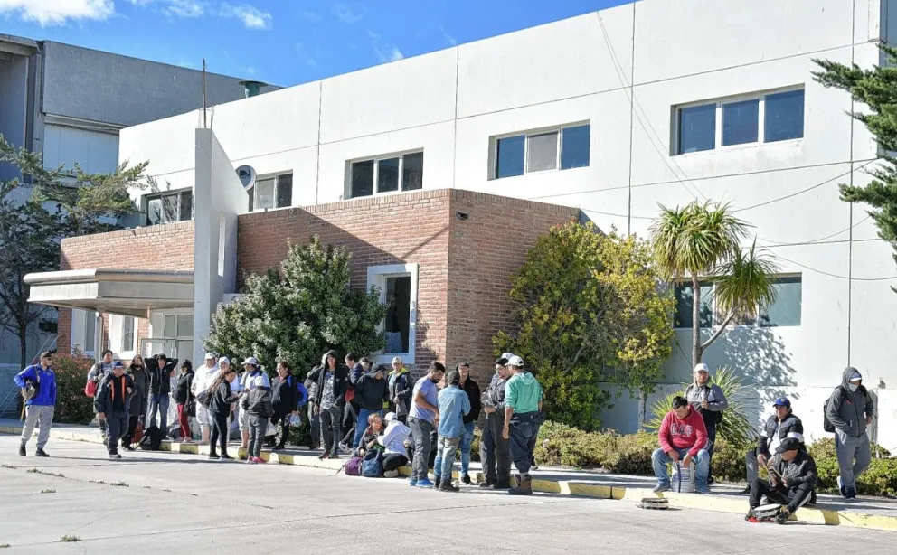 Trabajadores de una empresa pesquera mantienen una retención de servicios por falta de pago
