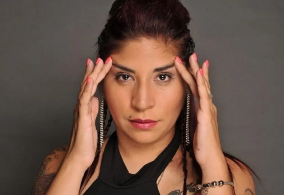 Se presenta Rocío Quiroz, "La Voz de los Barrios" en Comodoro