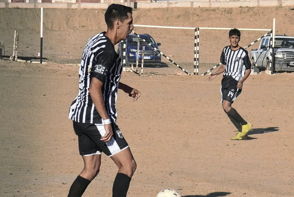 La Nueva comenzó a avalar el favoritismo y Ciudadela goleó a Caleta Córdova