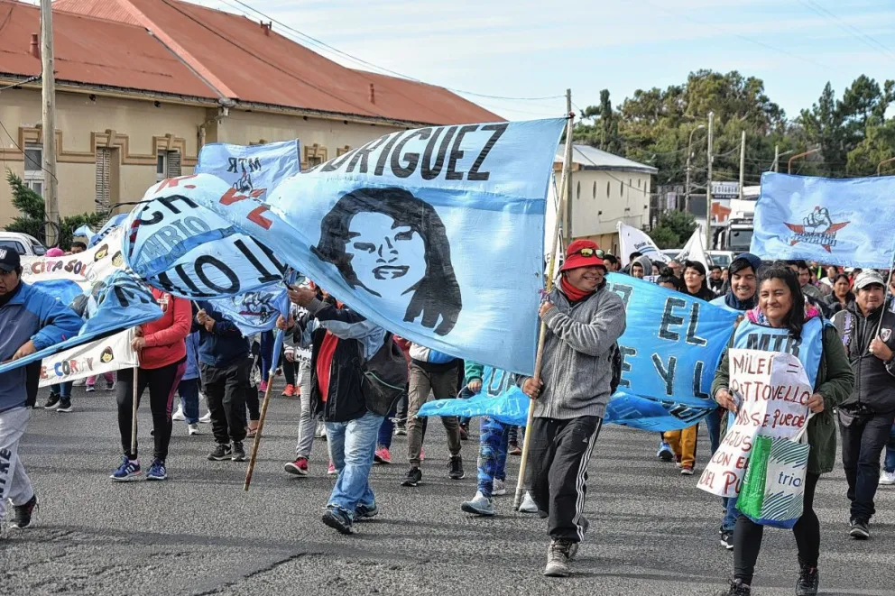 Organizaciones sociales se movilizaron en contra del “salvaje ajuste” de Milei