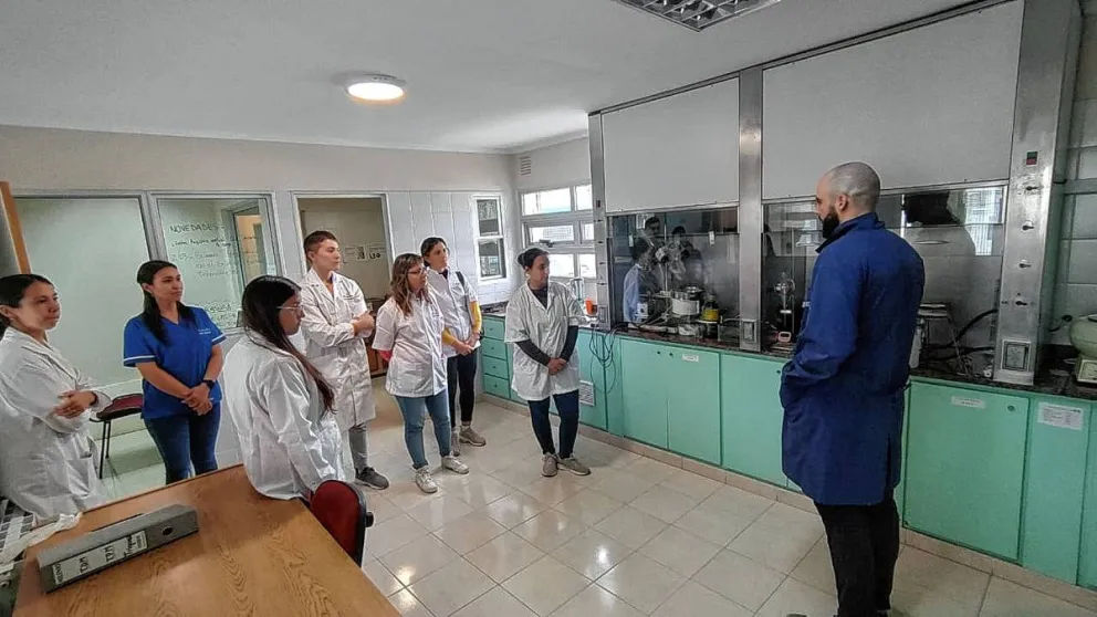 El Laboratorio Provincial fue elegido para las prácticas de posgrado de la Universidad Nacional de la Patagonia