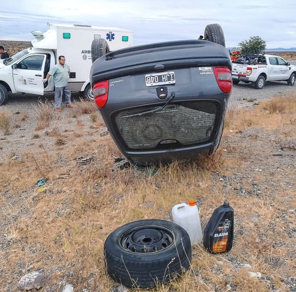 Volcó un auto cerca de Las Plumas y su conductora salió ilesa del siniestro