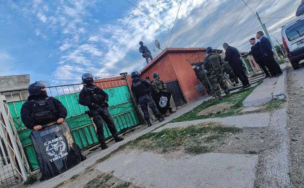 Tras allanar vivienda por caso de amenazas, se encontraron con acusado de homicidio prófugo