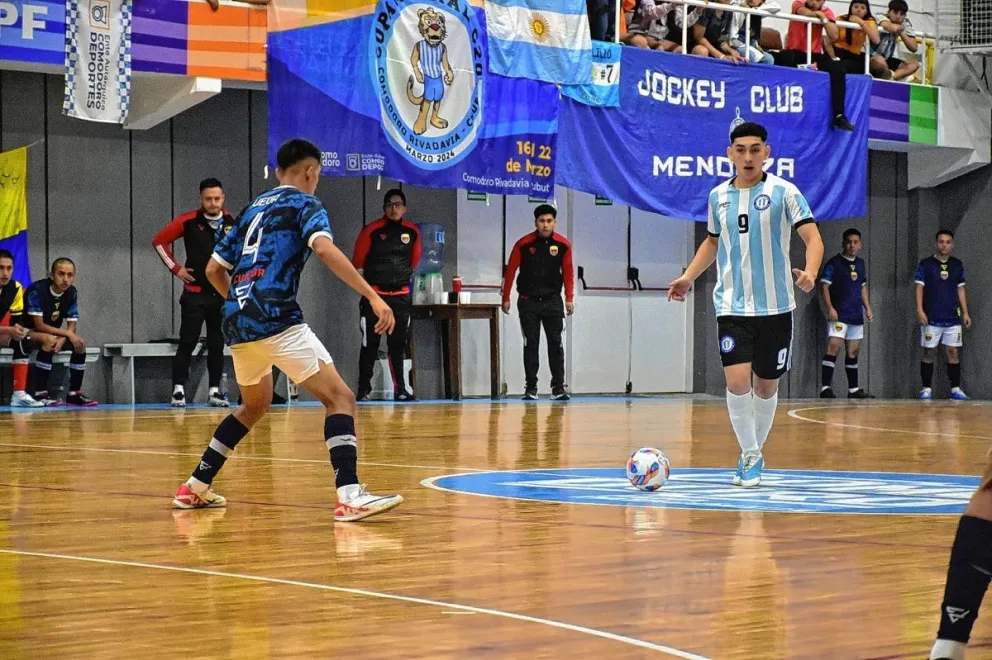 Argentina va por el título frente a Brasil