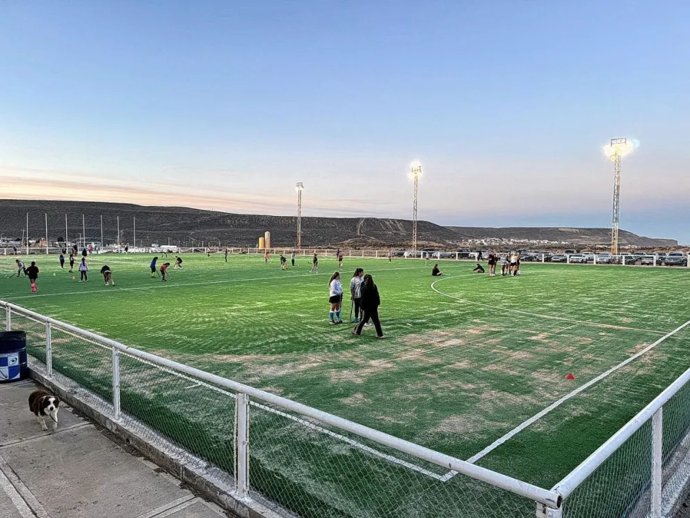 Chenque RC inaugura su cancha de hockey