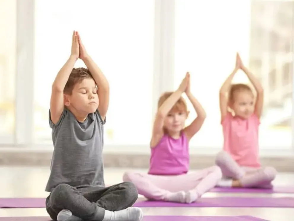 Sábado de yoga para niños en la vecinal del Quirno Costa