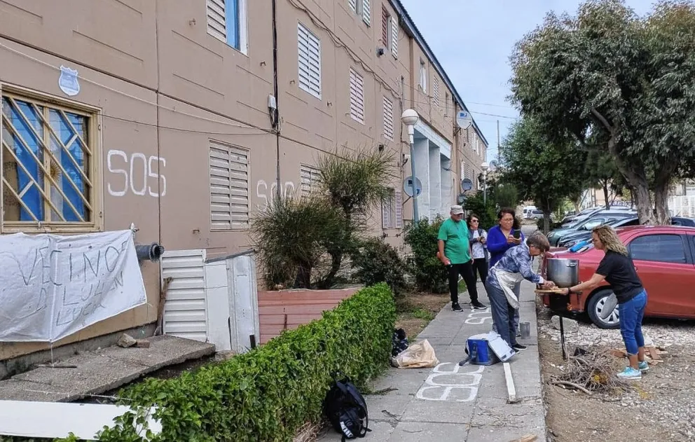 A un mes del derrumbe en un edificio del complejo LU4 los vecinos siguen sin tener respuestas