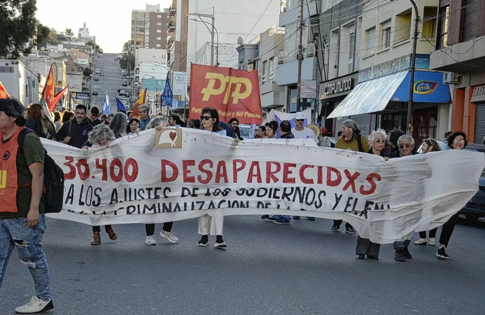 En Comodoro marcharon contra el ajuste y los discursos negacionistas del Gobierno nacional