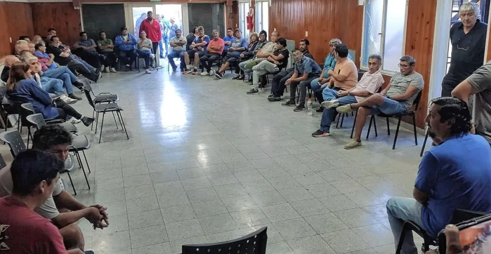 Comenzó la protesta de remises y taxis con un bloqueo de las terminales de Patagonia Argentina