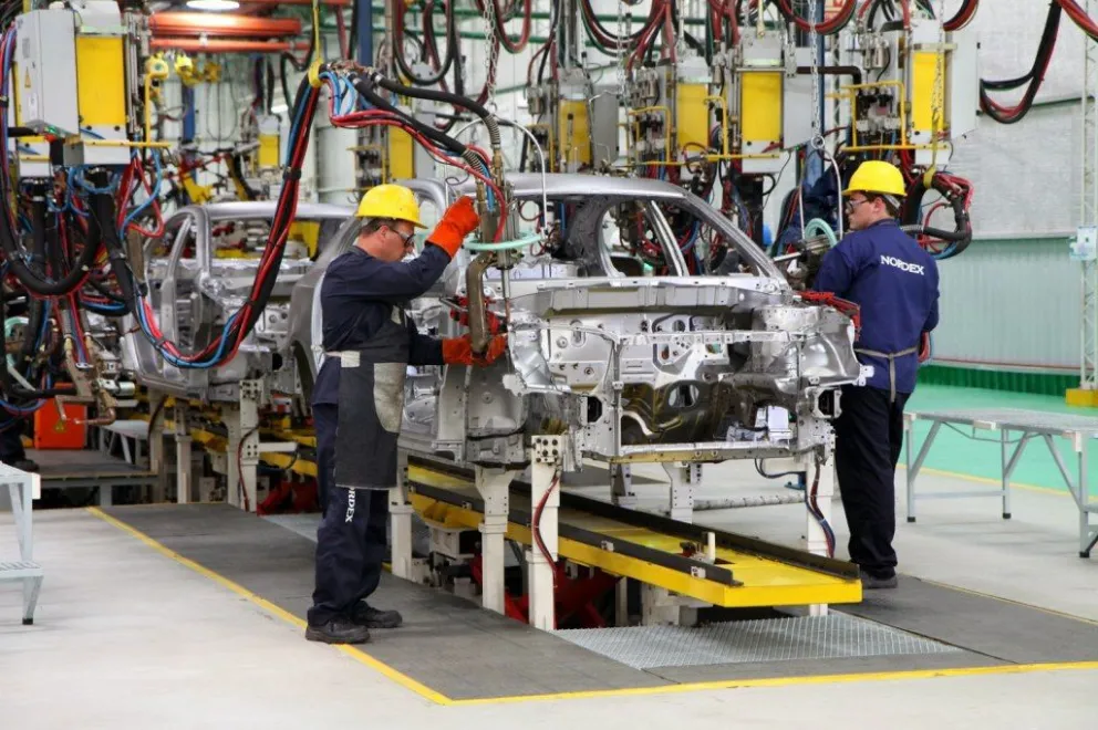 La actividad económica se contrajo un 5,6% anual en el primer bimestre del año, pero creció levemente en febrero
