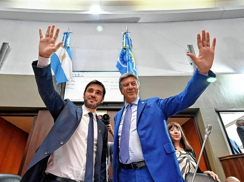 Torres y Menna presentaron ante la Legislatura un proyecto para ampliar la “Ley de Ficha Limpia”