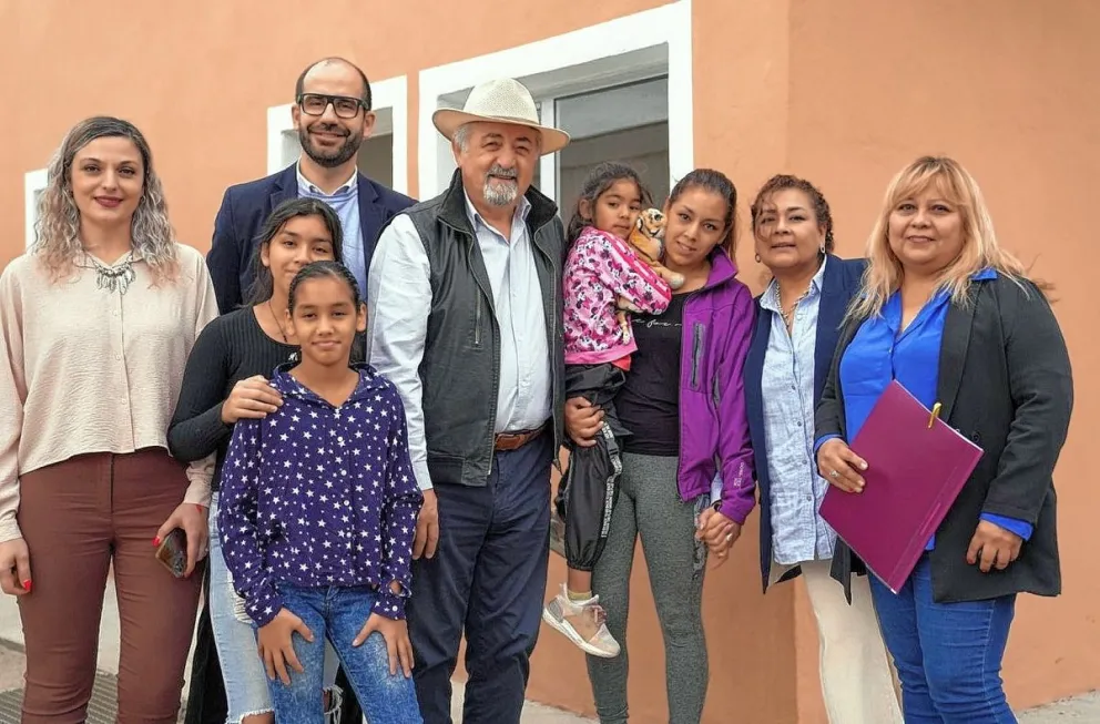 El intendente entregó viviendas sociales  y cumplió el sueño de dos familias