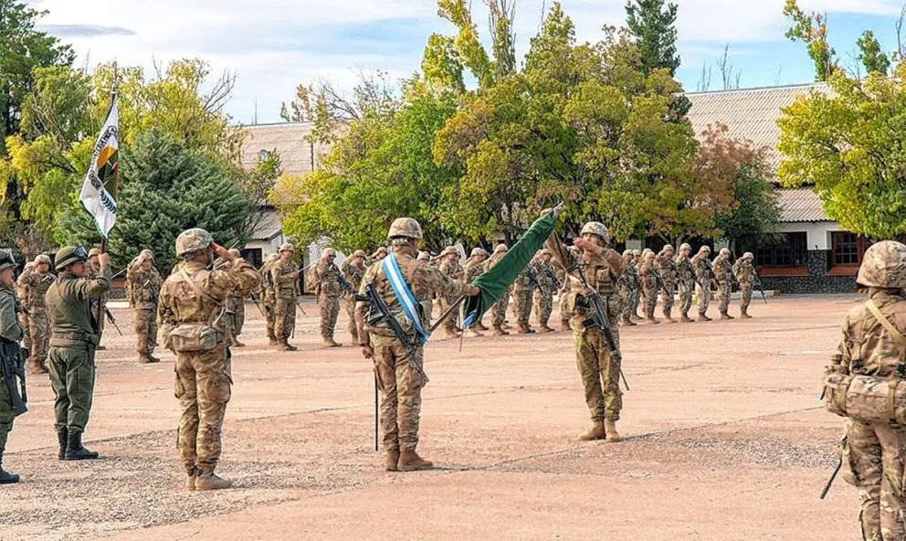 Sarmiento: Emotiva conmemoración del 42º aniversario del alistamiento del Regimiento de Infantería 25 hacia Malvinas