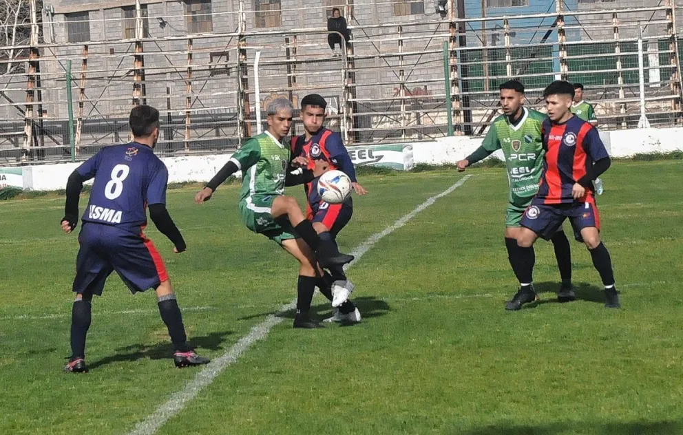Una bomba y un cabezazo para quedarse con todo