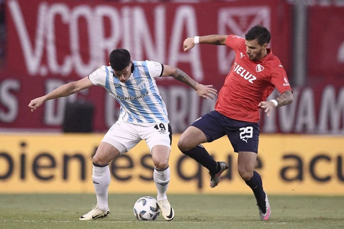 Independiente lo empató en el final ante Atlético Tucumán y quedó lejos de los primeros puestos