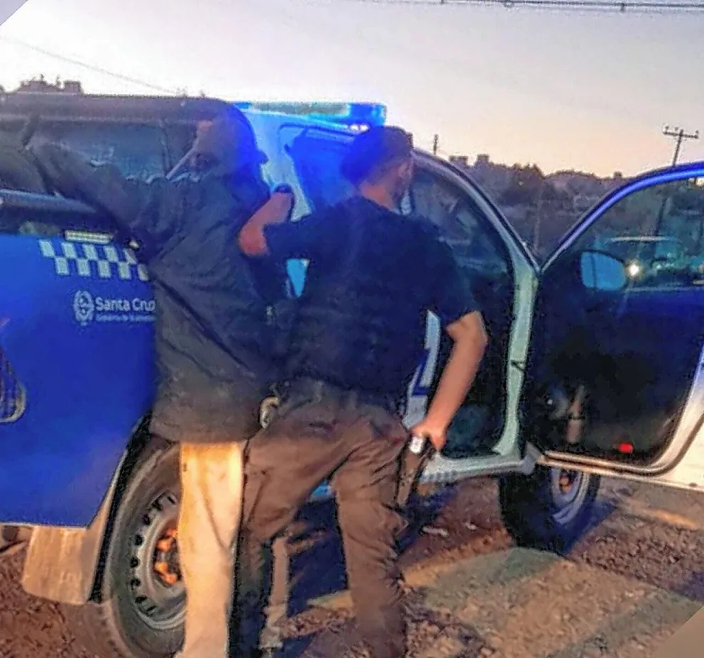 Detienen a sujeto sospechado de robo y logran recuperar elementos robados en Caleta Olivia