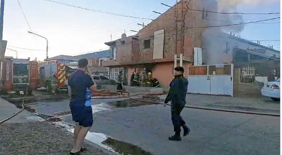 Incendio en Caleta Olivia deja una persona hospitalizada