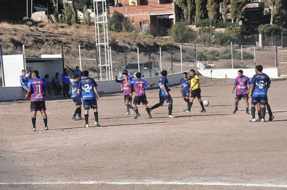 Comodoro FC ganó hasta con 10 jugadores