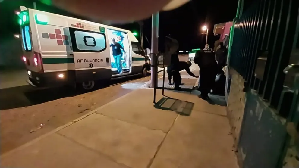 Lo apuñalaron y fue derivado al hospital