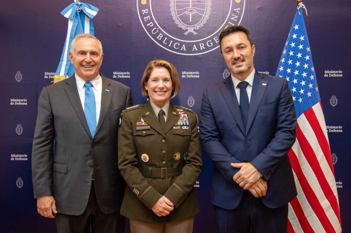 La jefa del Comando Sur de Estados Unidos se reunió con el jefe de Gabinete en Casa Rosada