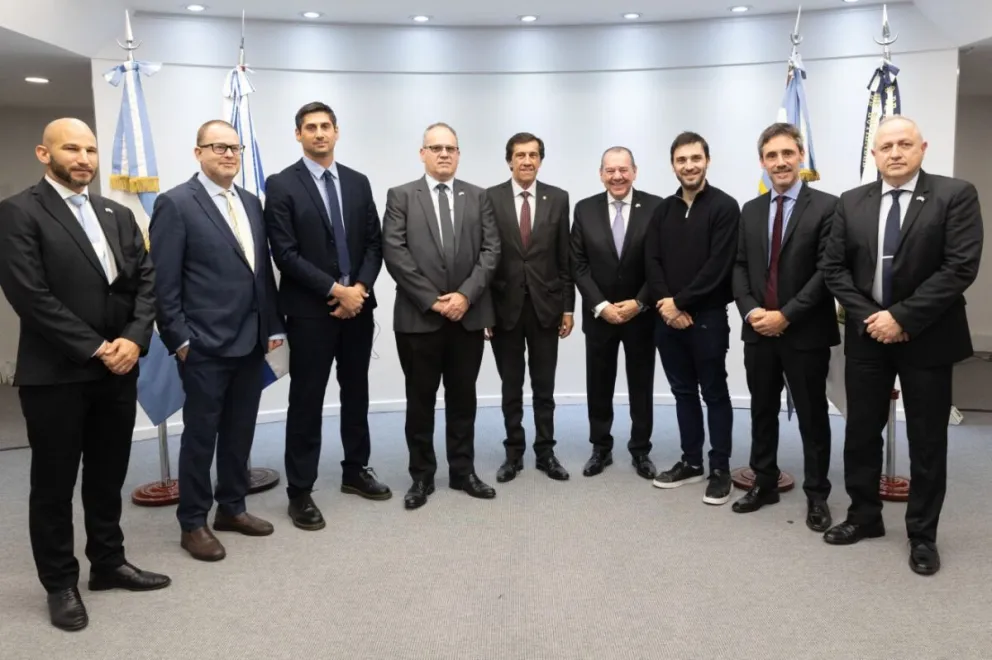 Torres firmó un convenio con el CFI para llevar adelante un Plan Integral de Desarrollo Hídrico en la provincia