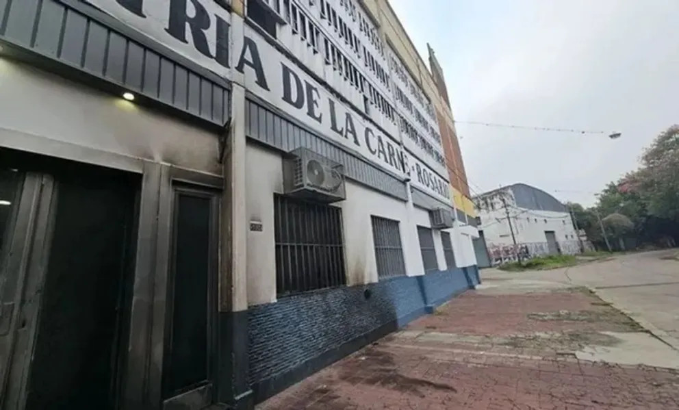 Rosario: dispararon y prendieron fuego el Sindicato de la Carne
