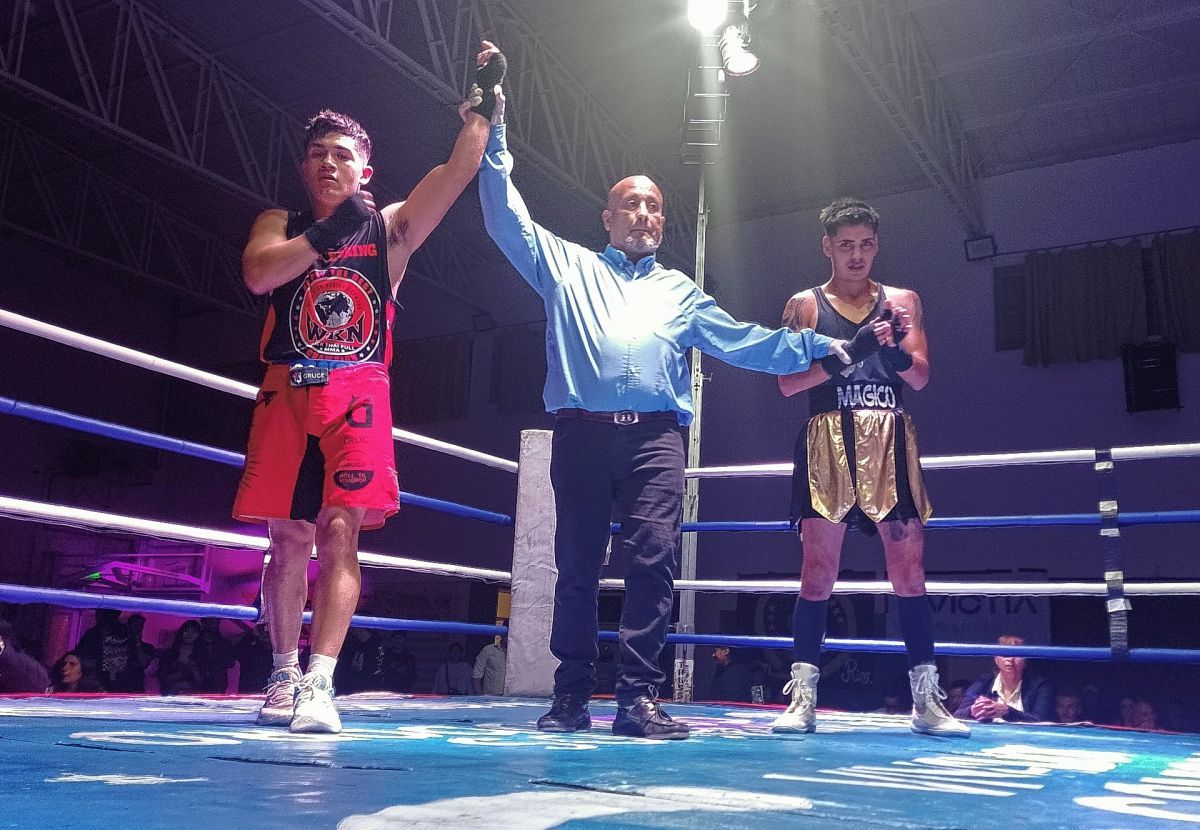 Festival de boxeo en Rada Tilly: Erik Cheuque y Brandon Rodríguez se afirman y suman triunfos