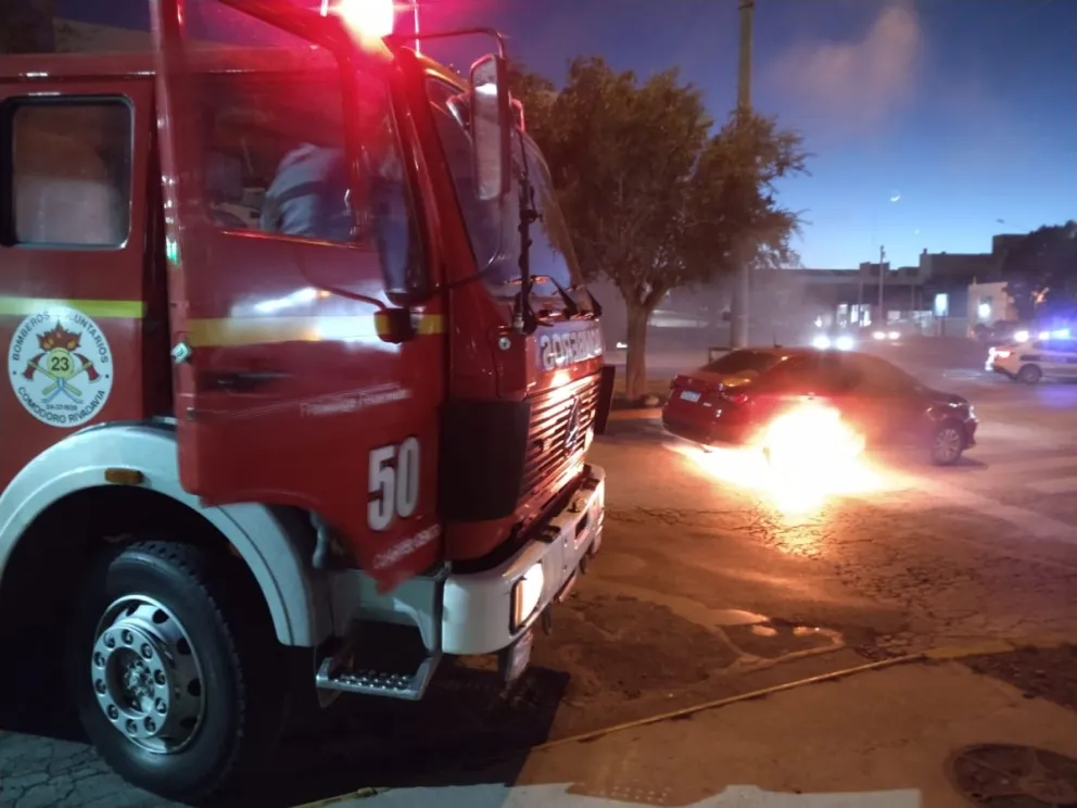 Un auto se prendió fuego este domingo 