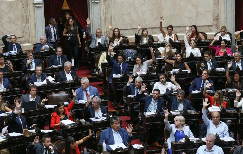 Se posterga la sesión por la Ley Ómnibus para mayo, mientras el Gobierno sigue negociando la letra chica