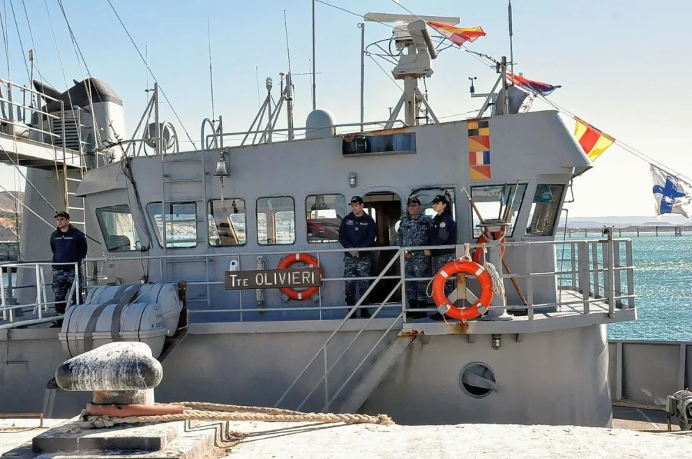 Arribó el buque ARA “Teniente Olivieri” al puerto de Comodoro Rivadavia con destino a Ushuaia