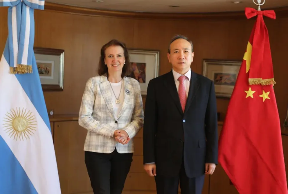 El Gobierno busca acercase a China: Mondino trabaja en desacelerar la tensión abierta por la base espacial y las críticas de Milei