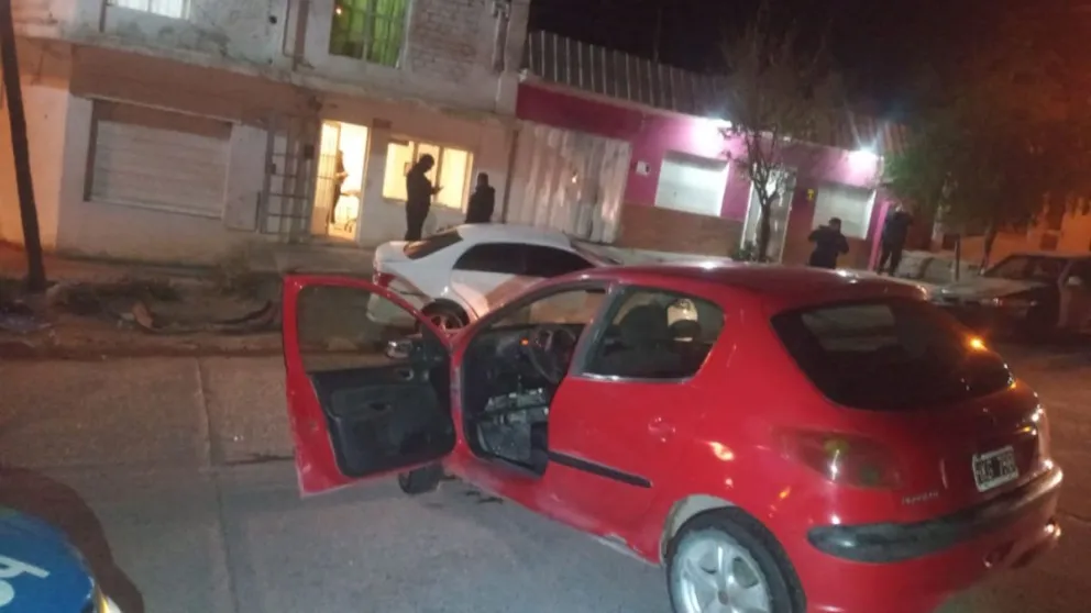 Una mujer fue detenida luego de embestir el auto de su ex intencionalmente 