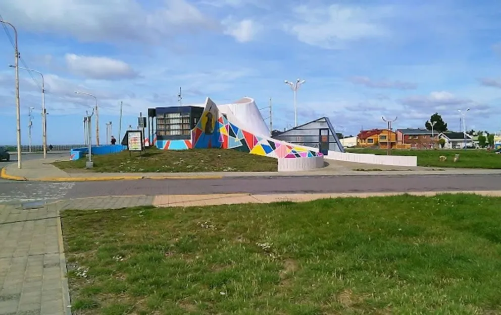 Borrachos entraron a una escuela en Río Gallegos y golpearon y amenazaron con un cuchillo a los estudiantes