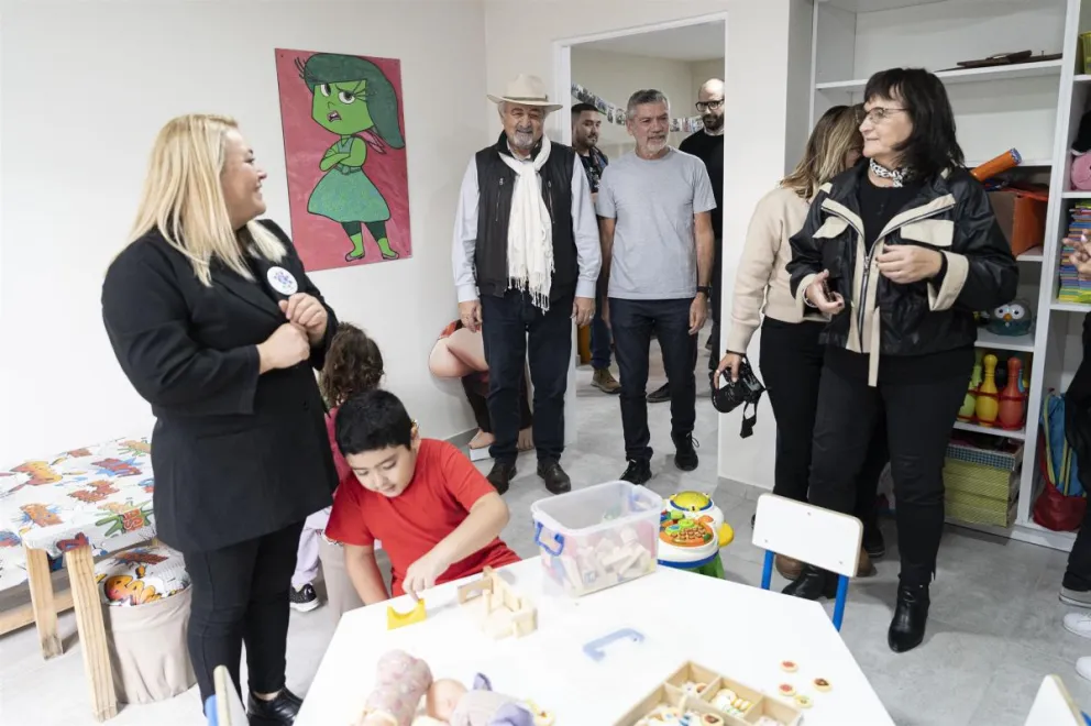 Macharashvili participó de la inauguración de la sede de la Asociación Civil Somos Azules