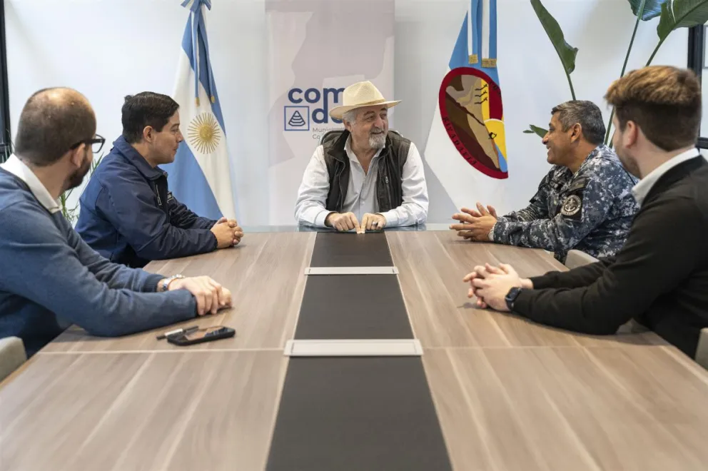 El intendente recibió a autoridades de la Armada Argentina tras el arribo del buque ARA “Teniente Olivieri”
