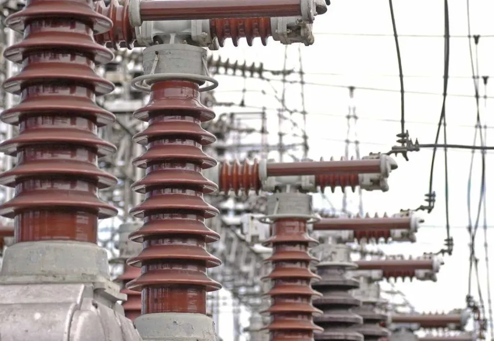 En el primer trimestre se acumuló una deuda multimillonaria con las generadoras de energía: ¿habrá bonos?