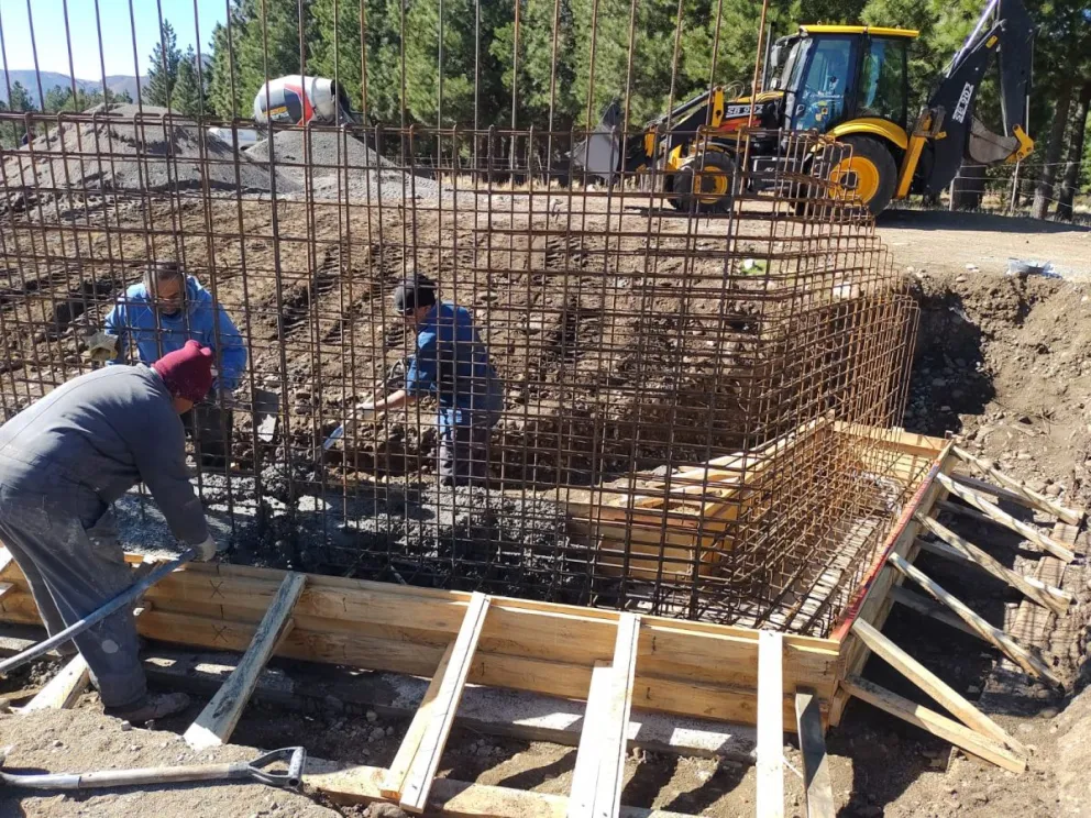 Provincia avanza a buen ritmo con la construcción del nuevo puente de El Maitén